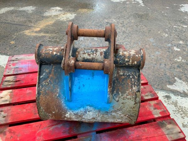 18" MINI DIGGER BUCKET....30mm PINS.....#140. 377215222