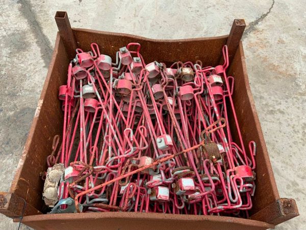 COMBI SAFE MESH BARRIER RETAINING CLAMPS. 377215464