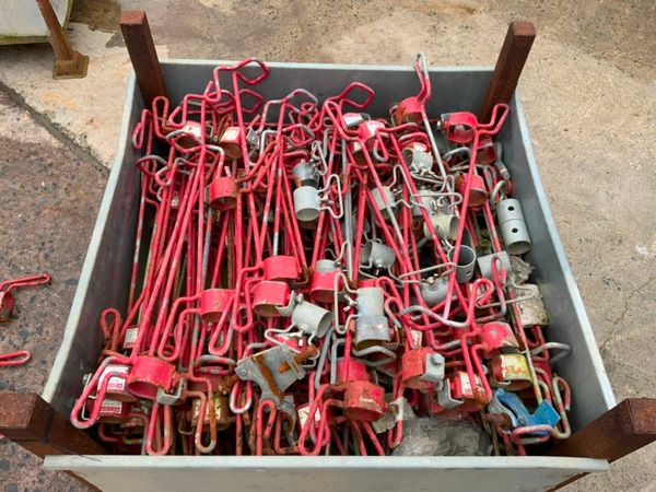 COMBI SAFE MESH BARRIER RETAINING CLAMPS. 377215467