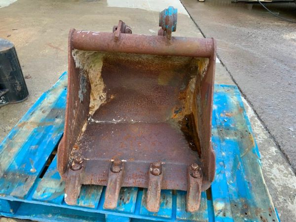 24" GEITH DIGGING BUCKET....30mm PINS...REPAIRS. 377215565