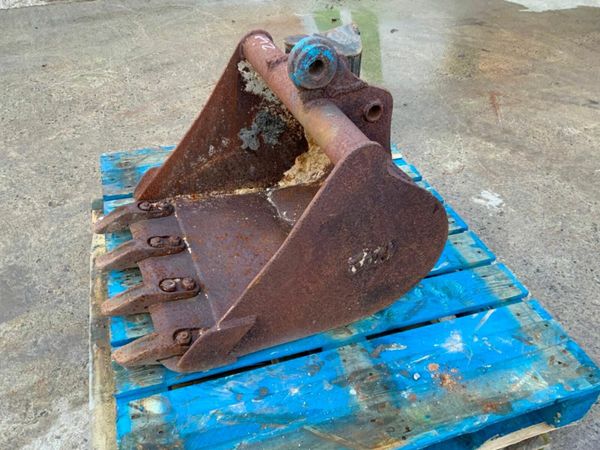 24" GEITH DIGGING BUCKET....30mm PINS...REPAIRS. 377215566