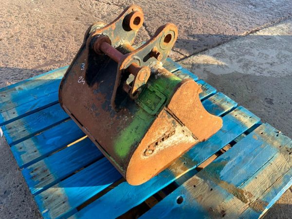 18" DIGGING BUCKET.....30mm PINS.....1831. 377215572