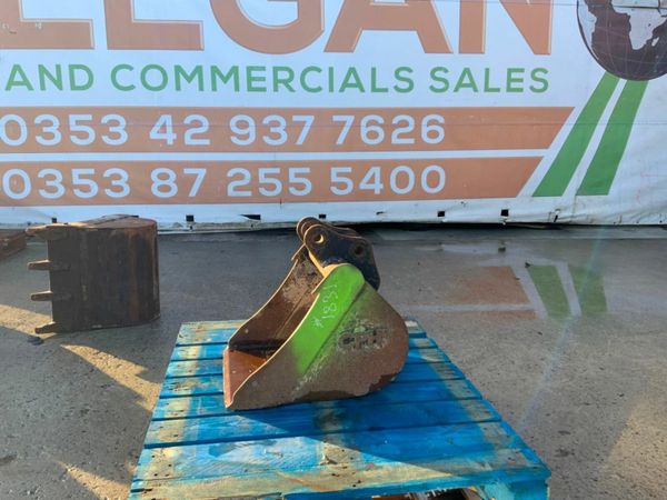 18" DIGGING BUCKET.....30mm PINS.....1831. 377215574