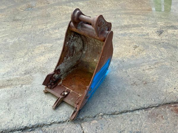 18" DIGGING BUCKET.......45mm PINS....1201. 377215581