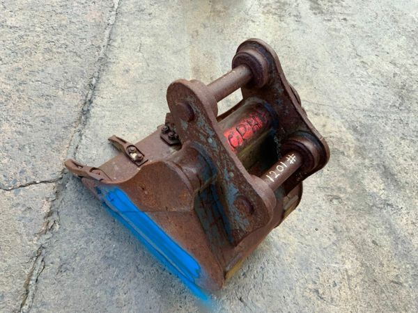 18" DIGGING BUCKET.......45mm PINS....1201. 377215582