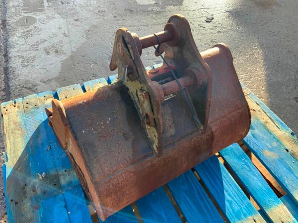 24" RHINOX DIGGING BUCKET......30mm PINS.....1206 377215656