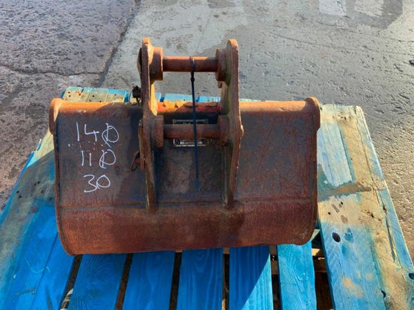 24" RHINOX DIGGING BUCKET......30mm PINS.....1206 377215657