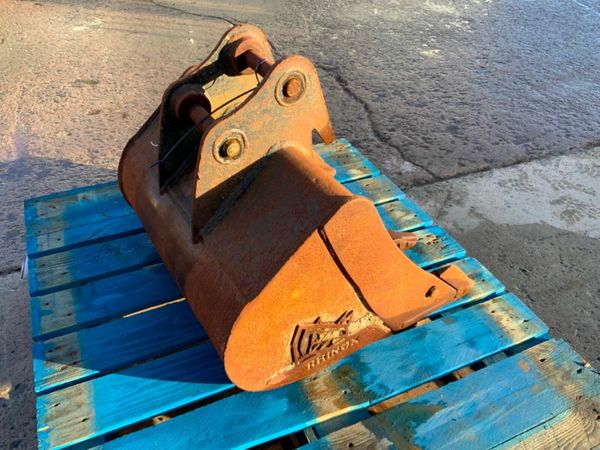 24" RHINOX DIGGING BUCKET......30mm PINS.....1206 377215658