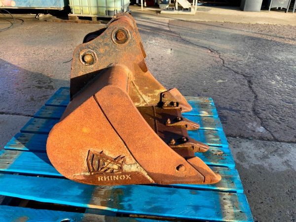 24" RHINOX DIGGING BUCKET......30mm PINS.....1206 377215659