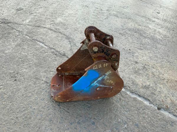 12" MINI DIGGER BUCKET........30mm PINS....1211. 377215685