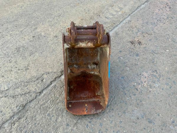 12" MINI DIGGER BUCKET........30mm PINS....1211. 377215686