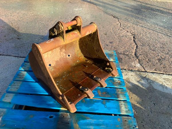 24" MINI DIIGER BUCKET.......30mm PINS....#2 377215692