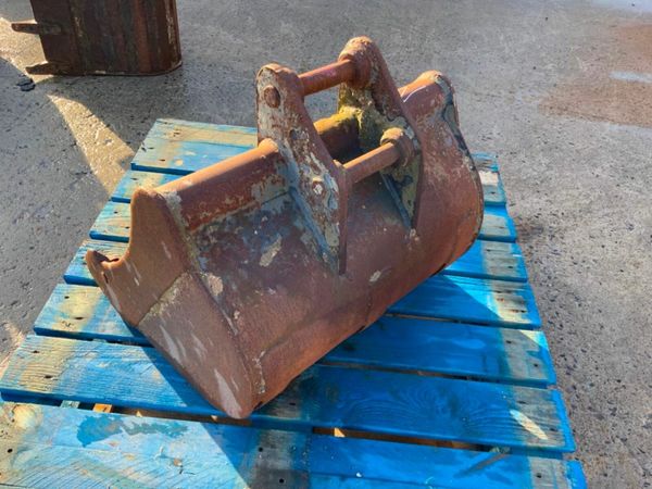 24" MINI DIIGER BUCKET.......30mm PINS....#2 377215695