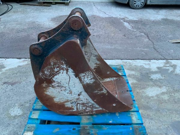 18" RHINOX DIGGING BUCKET......45mm PINS....30mh 377215600