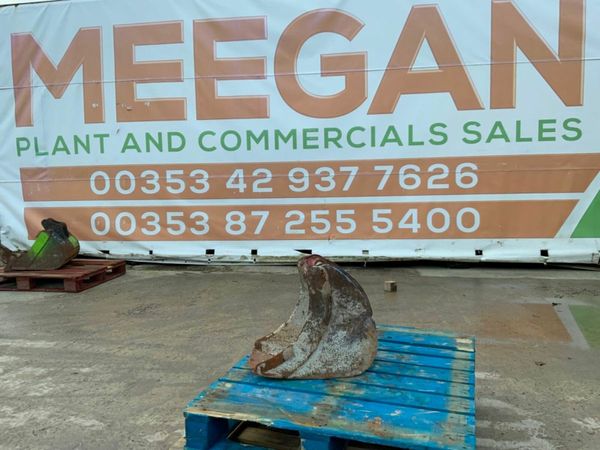 12" TAKEUCHI BUCKET....35mm PINS.......8 377215608