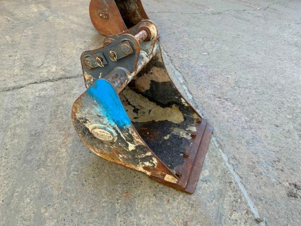 24" STRICKLAND DIGGING BUCKET....45mm PINS...1199 377215703