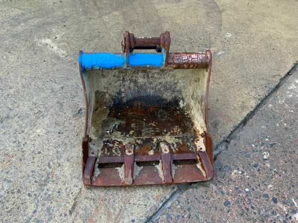 24" DIGGING BUCKET.......30mm PINS......  U25 377215707