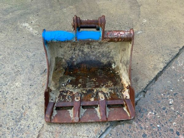 24" DIGGING BUCKET.......30mm PINS......  U25 377215709