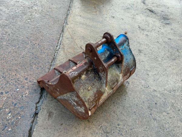 24" DIGGING BUCKET.......30mm PINS......  U25 377215713