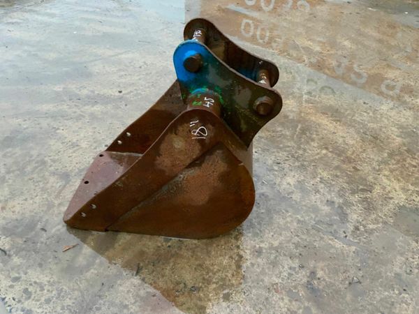 18" DIGGING BUCKET.........45mm PINS.........28mh. 377215807