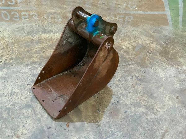 18" DIGGING BUCKET.........45mm PINS.........28mh. 377215809