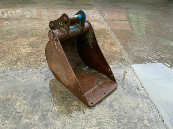 18" DIGGING BUCKET.........45mm PINS.........28mh. 377215812