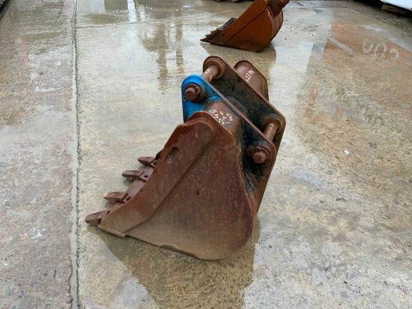 24" DIGGING BUCKET.......45mm PINS.....23mh. 377215925