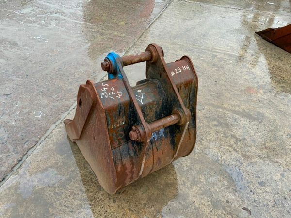 24" DIGGING BUCKET.......45mm PINS.....23mh. 377215926