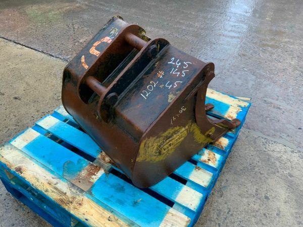 24" SCOOP BUCKET.......45mm PINS.....1202/24 377216041