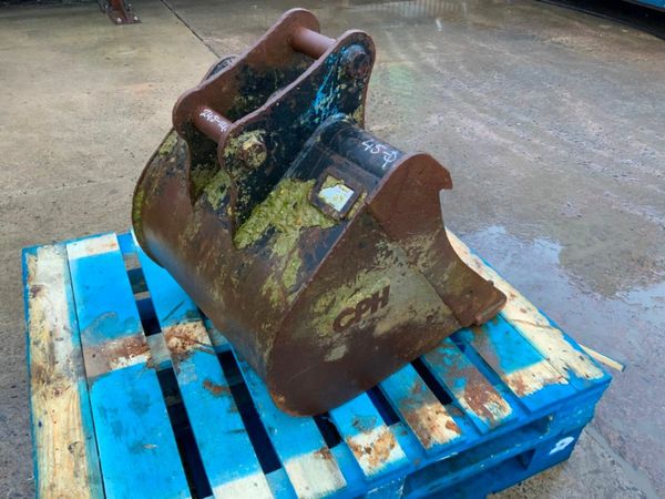 24" CPH  DIGGER BUCKET....45mm PINS.......24CPH. 377216050
