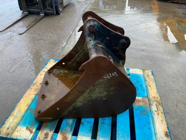24" CPH  DIGGER BUCKET....45mm PINS.......24CPH. 377216055