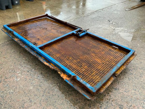 PEDESTRIAN ENTRY  YARD GATE.....94" x 45". 377216058