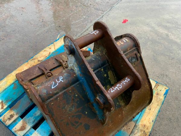 24" DIGGING BUCKET.....45mm PINS......1198/24. 377216079