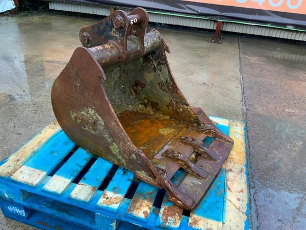 24" DIGGING BUCKET.....45mm PINS......1198/24. 377216084