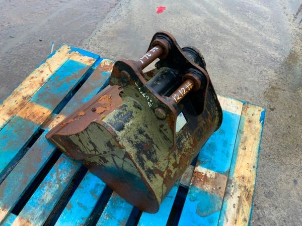 18" MINI DIGGER BUCKET....30mm PINS.......1212/18. 377216032