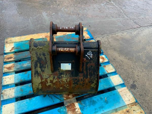 18" MINI DIGGER BUCKET....30mm PINS.......1212/18. 377216033