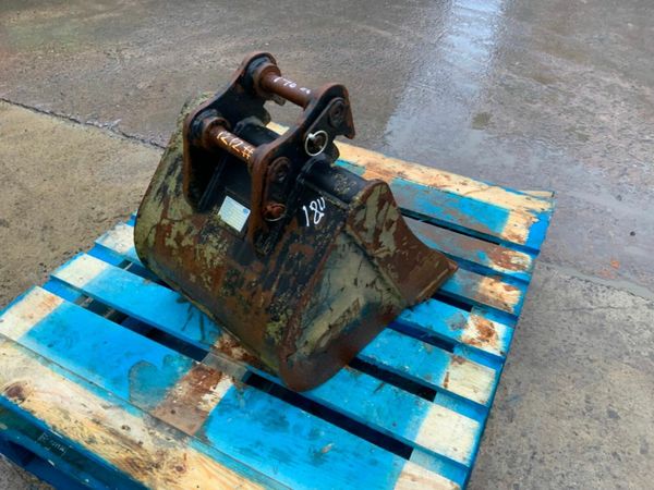 18" MINI DIGGER BUCKET....30mm PINS.......1212/18. 377216034