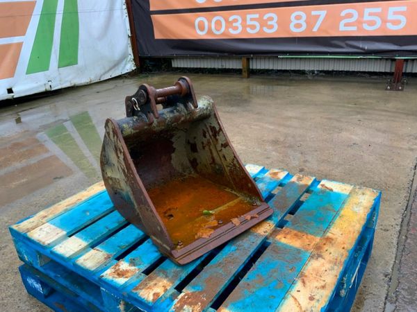 18" MINI DIGGER BUCKET....30mm PINS.......1212/18. 377216035