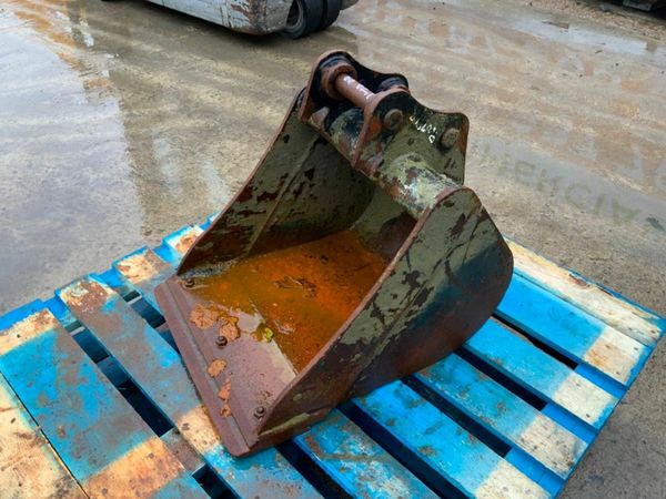 18" MINI DIGGER BUCKET....30mm PINS.......1212/18. 377216037