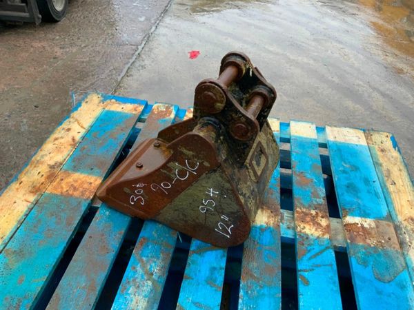 12" MINI DIGGER BUCKET.......30mm PINS.......1212/ 377216142