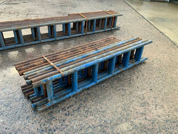 KWIK STAGE SCAFFOLDING LADDER BEAMS...1123 377216162