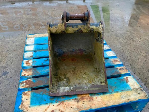 18" KEEN MINI DIGGER BUCKET....30mm PINS...1818.. 377216128