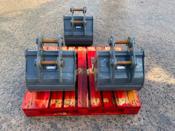 18" STRICKLAND DIGGING BUCKETS...35mm PINS...1210 377216252