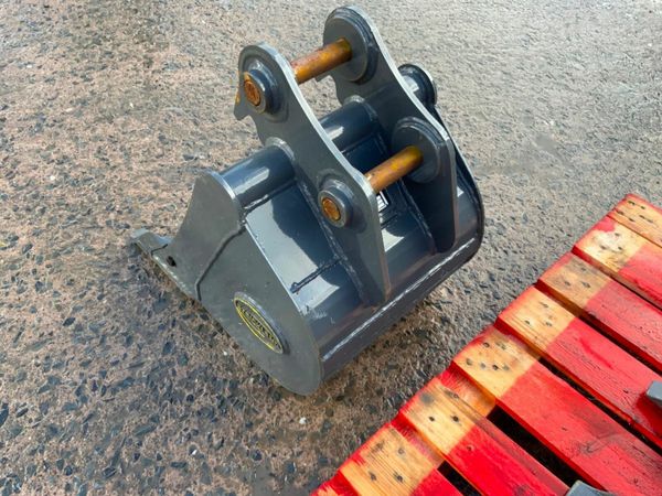 18" STRICKLAND DIGGING BUCKETS...35mm PINS...1210 377216260