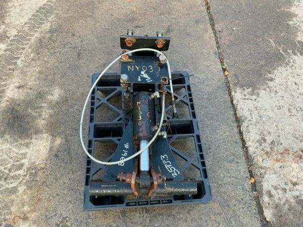 DROMONE / JOHN DEERE PICK UP HITCH........1968. 377216223