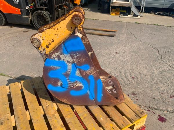 18" STRICKLAND  BUCKET........45mm PINS.........35 377216361