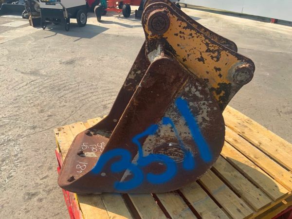 18" STRICKLAND  BUCKET........45mm PINS.........35 377216367