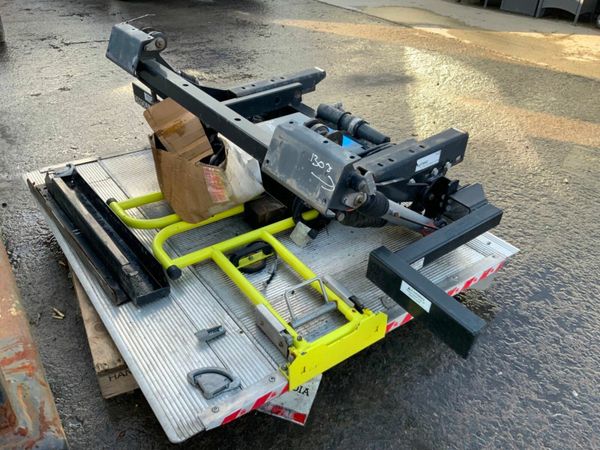 DHOLLANDIA CANTILEVER TAIL LIFT.........5699. 377216377