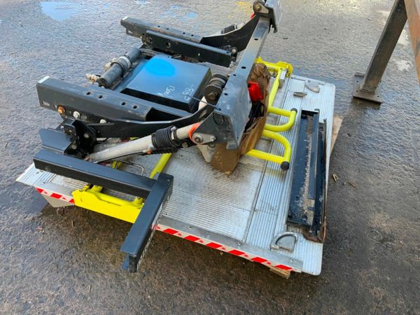 DHOLLANDIA CANTILEVER TAIL LIFT.........5699. 377216378