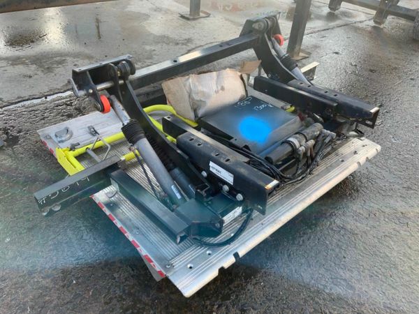 DHOLLANDIA CANTILEVER TAIL LIFT.........5699. 377216382